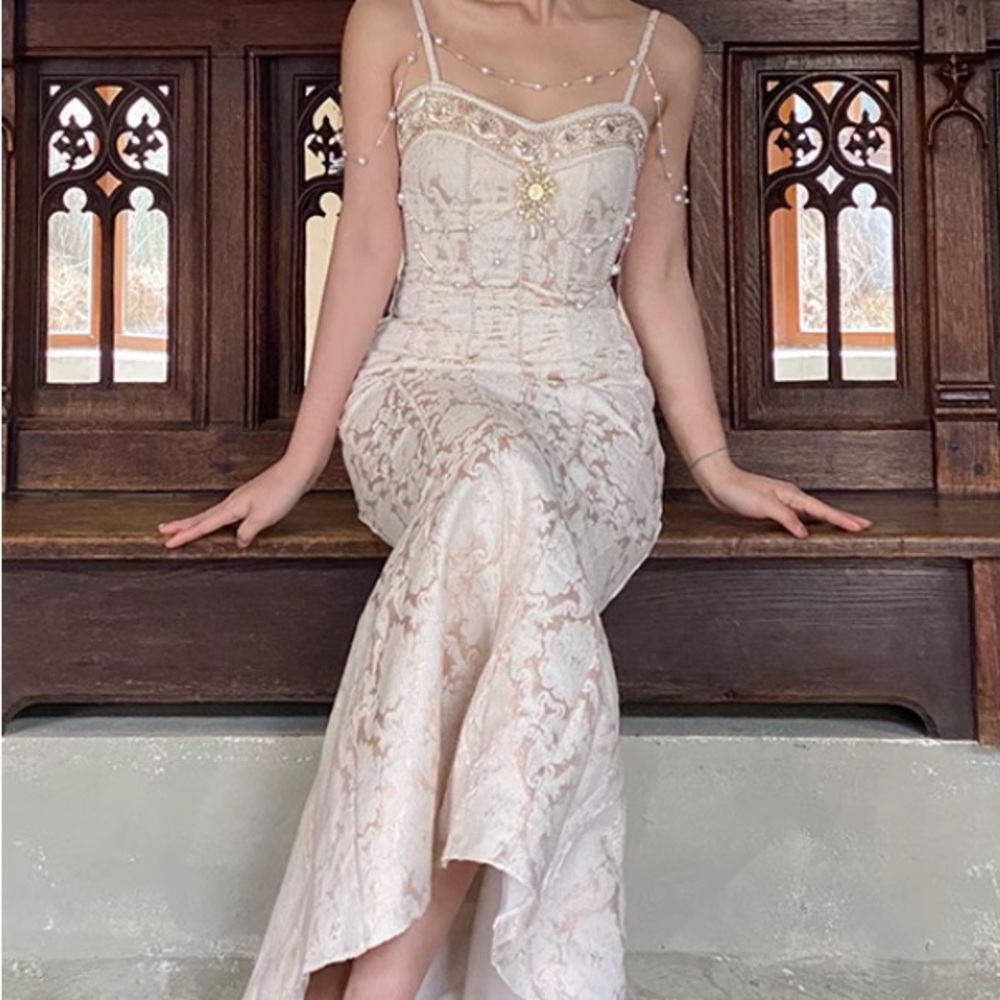 Elegant Cream Midi Wedding Dress - Picture 3 of 8